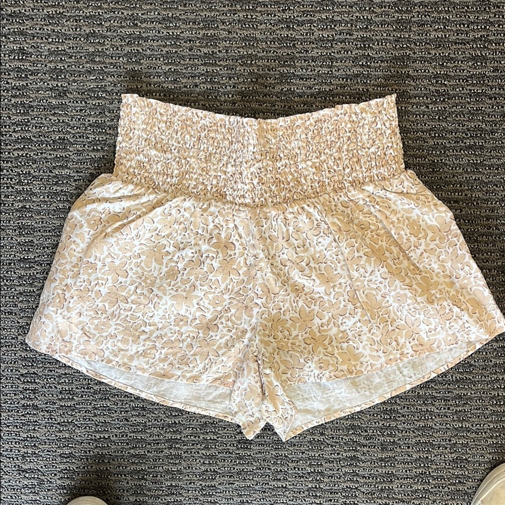 DO NOT PURCHASE Floral Cream Women's Shorts